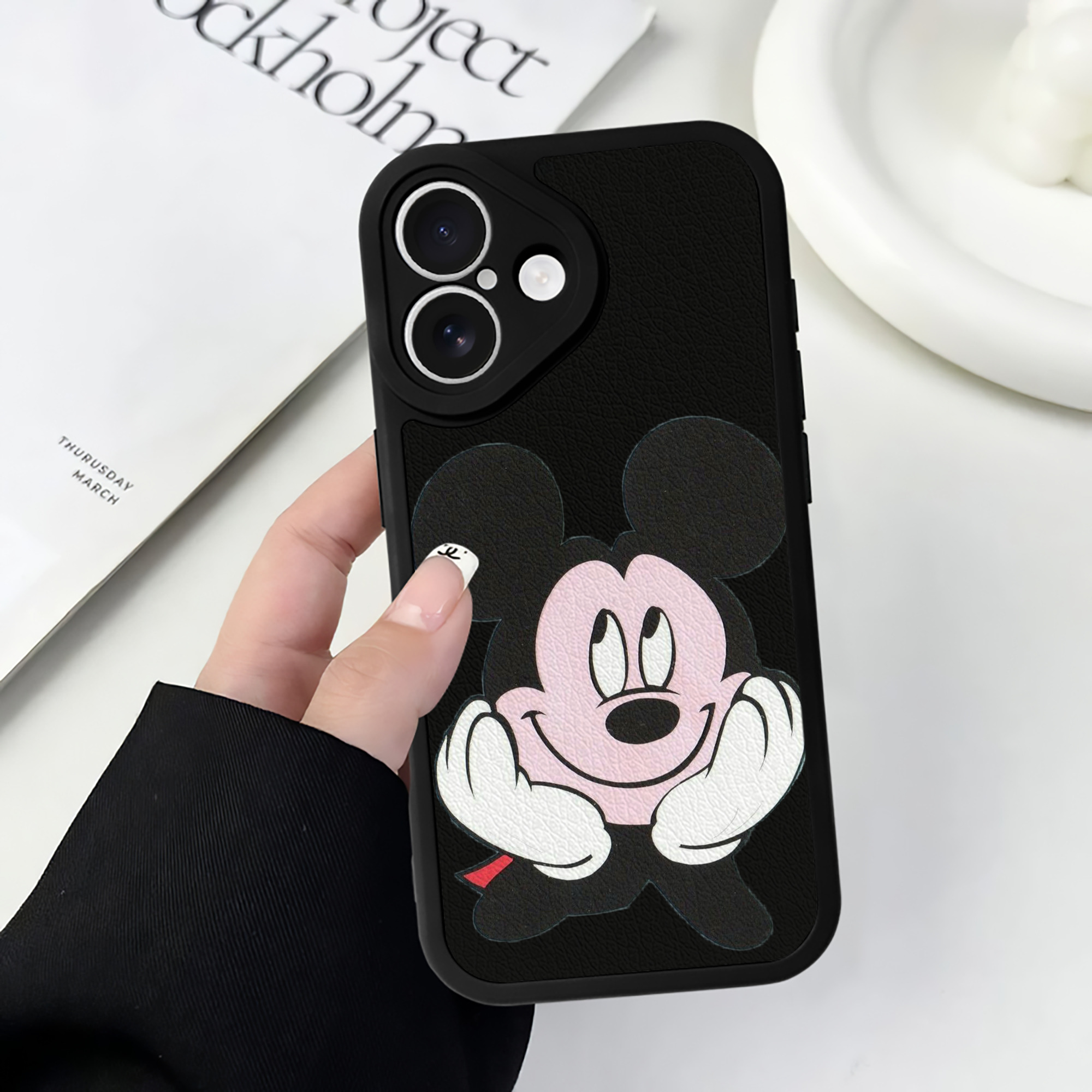 （画像用） ミッキーマウス Mickey Mouse 【iPhone 16シリーズ対応】シリコンスマホケース（レザー調） 材質：シリコン